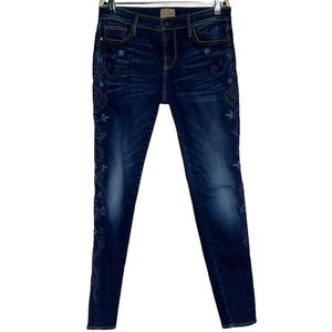 Driftwood Marilyn Embroidered Blue Floral Size 26 Jeans